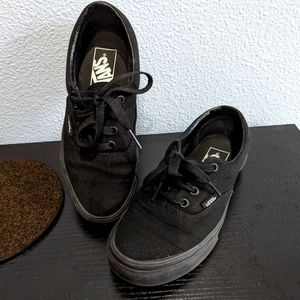 Classic Era Vans 🖤 All Black